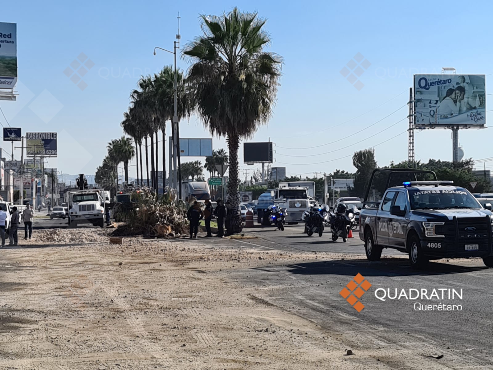 Derriba Cami N Palmeras Y Poste De Electricidad En De Febrero