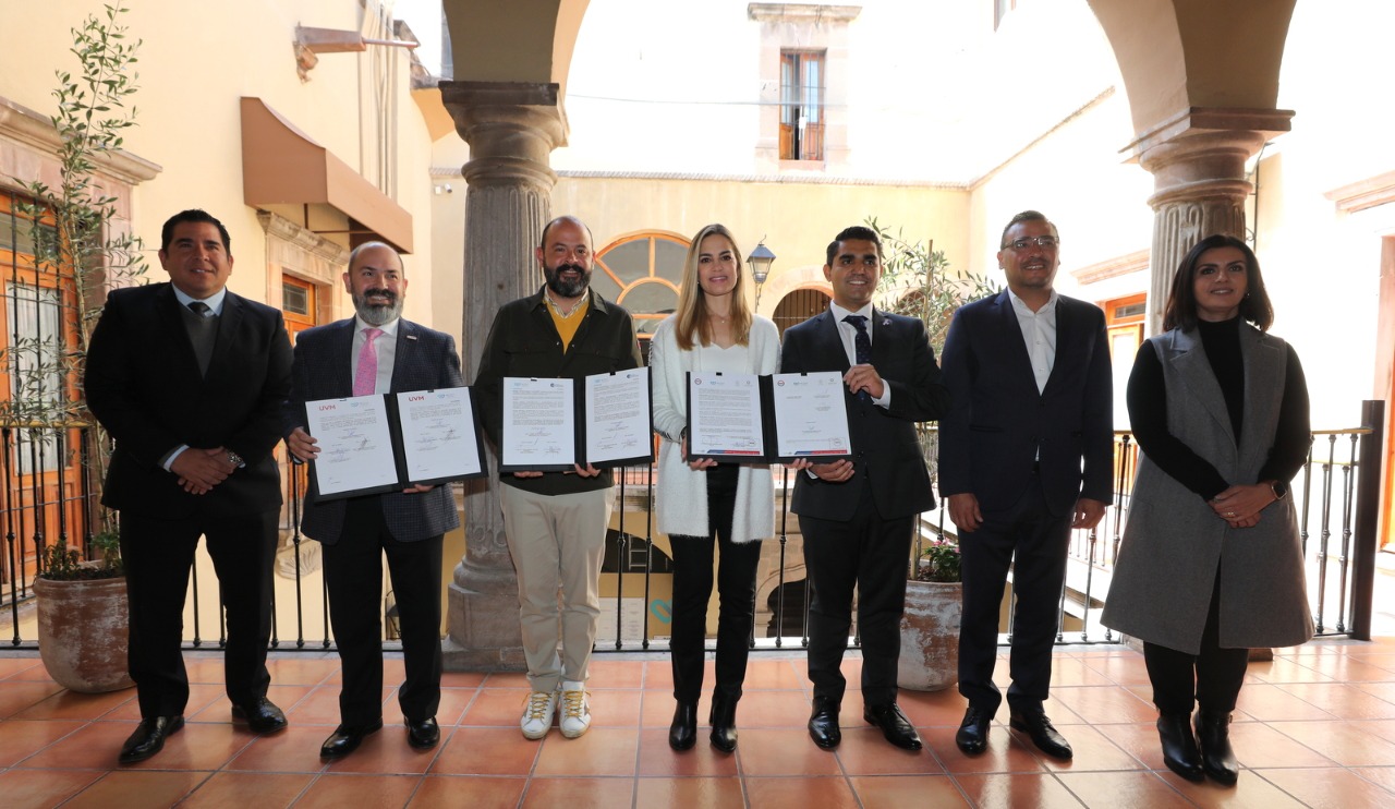 Firma SEDIF Convenio Educativo Con UVM UPQ Y COBAQ