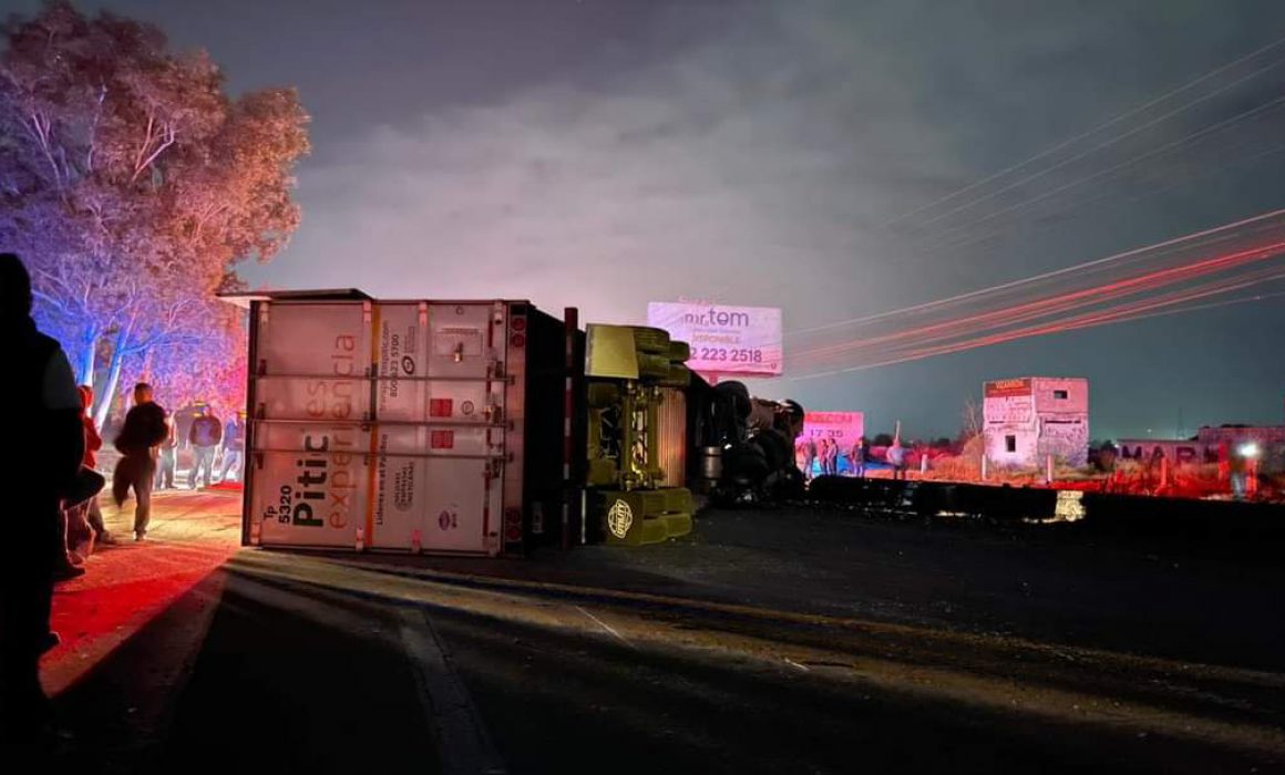 Volcadura De Tr Iler Bloquea La Carretera Hacia La Cdmx