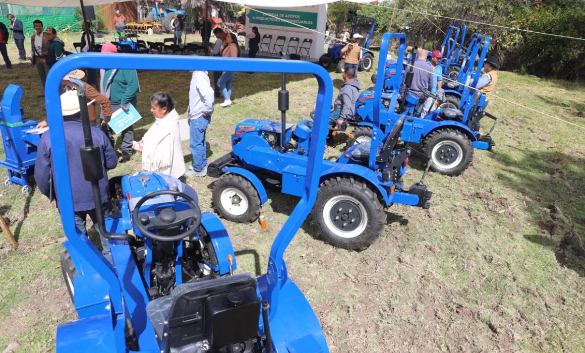 Entrega Sedea Tractores A Productores De Huimilpan