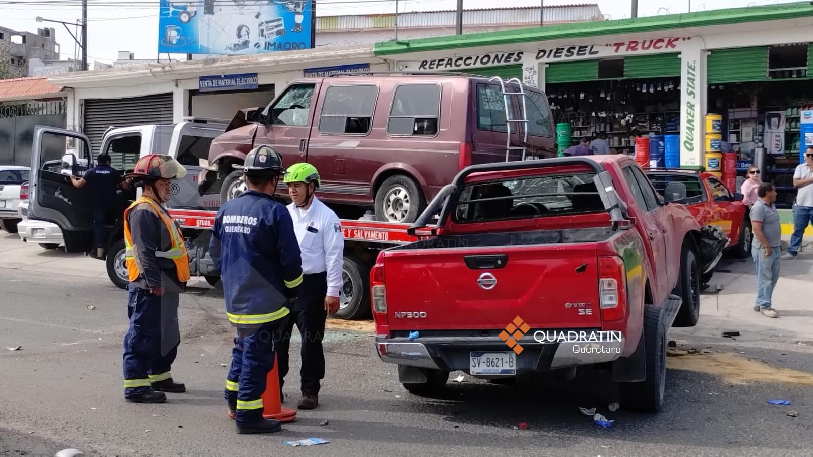 Deja Choque Entre Dos Camionetas Lesionados