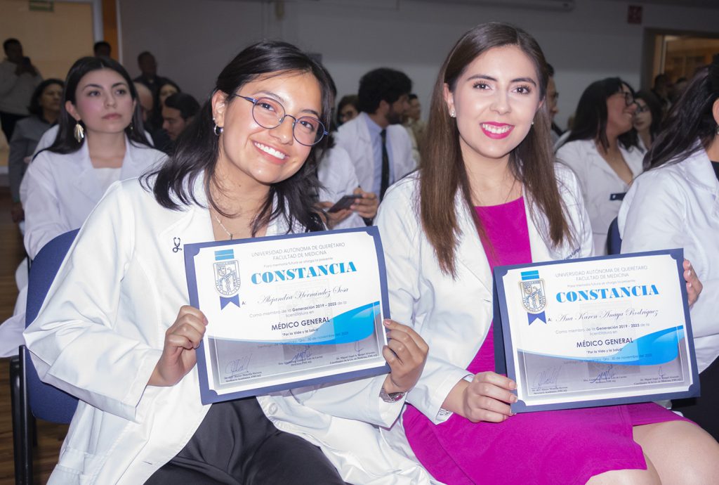 Se gradúan 48 alumnos de la Licenciatura en Medicina de la UAQ