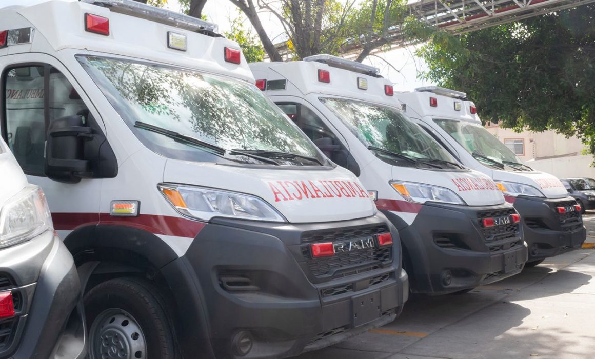 Entregan 10 ambulancias de urgencias avanzadas en Querétaro