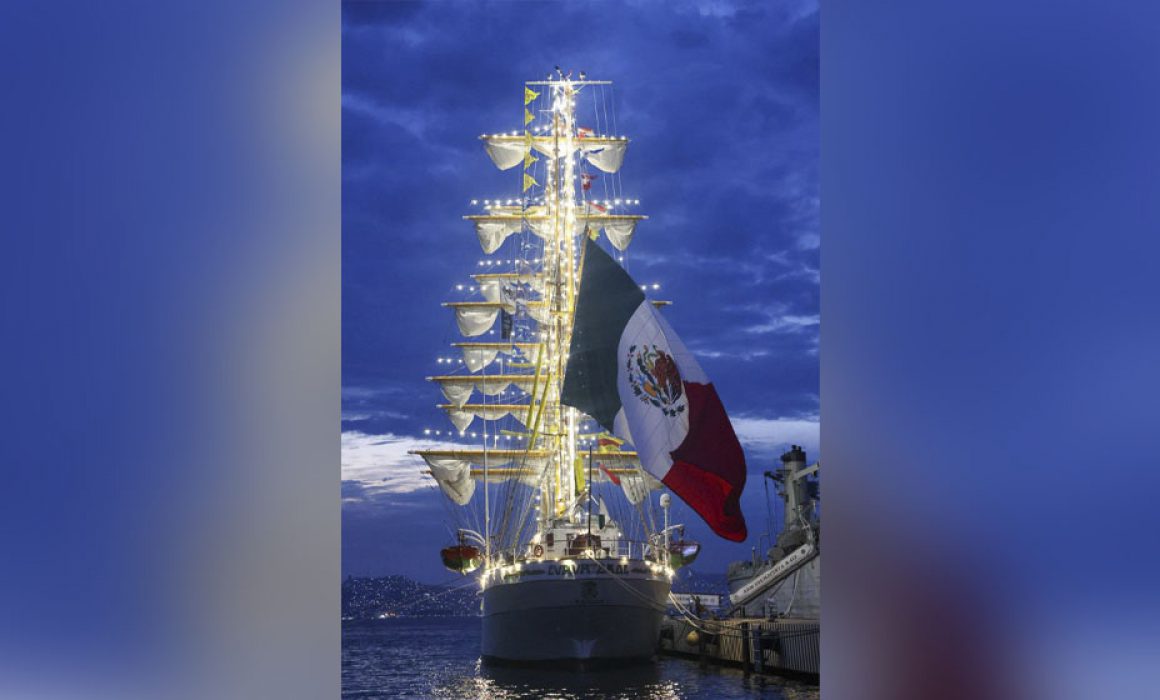 Majestuoso Así luce el Caballero de los Mares anclado en Acapulco