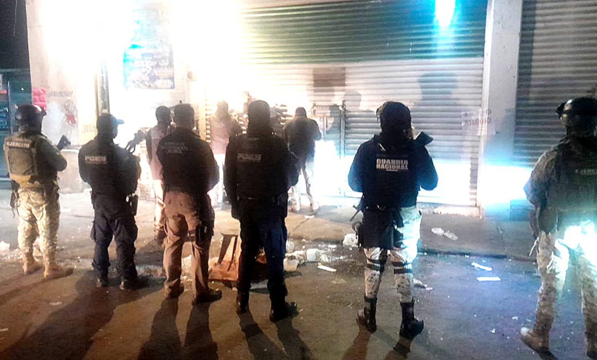 Realizan Cateos En Plazas Del Sol Decomisan Drogas Hay 3 Detenidos