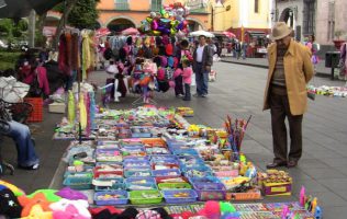 ambulantes y tianguistas en plazas públicas de San Juan del Río