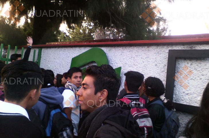 conalep-no los dejaron entrar-003