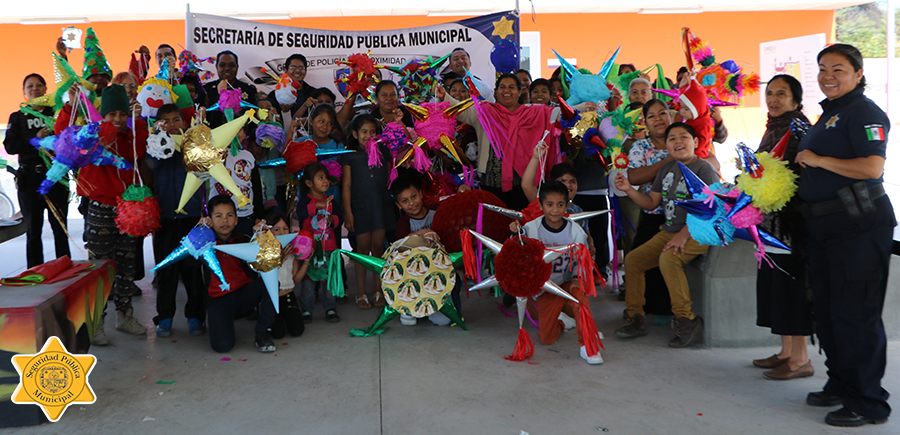Policía de Proximidad realiza taller de piñatas en Santa María ... - Quadratín Querétaro