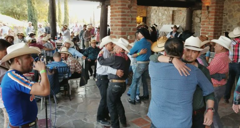 Desata críticas en Coahuila fiesta gay de vaqueros