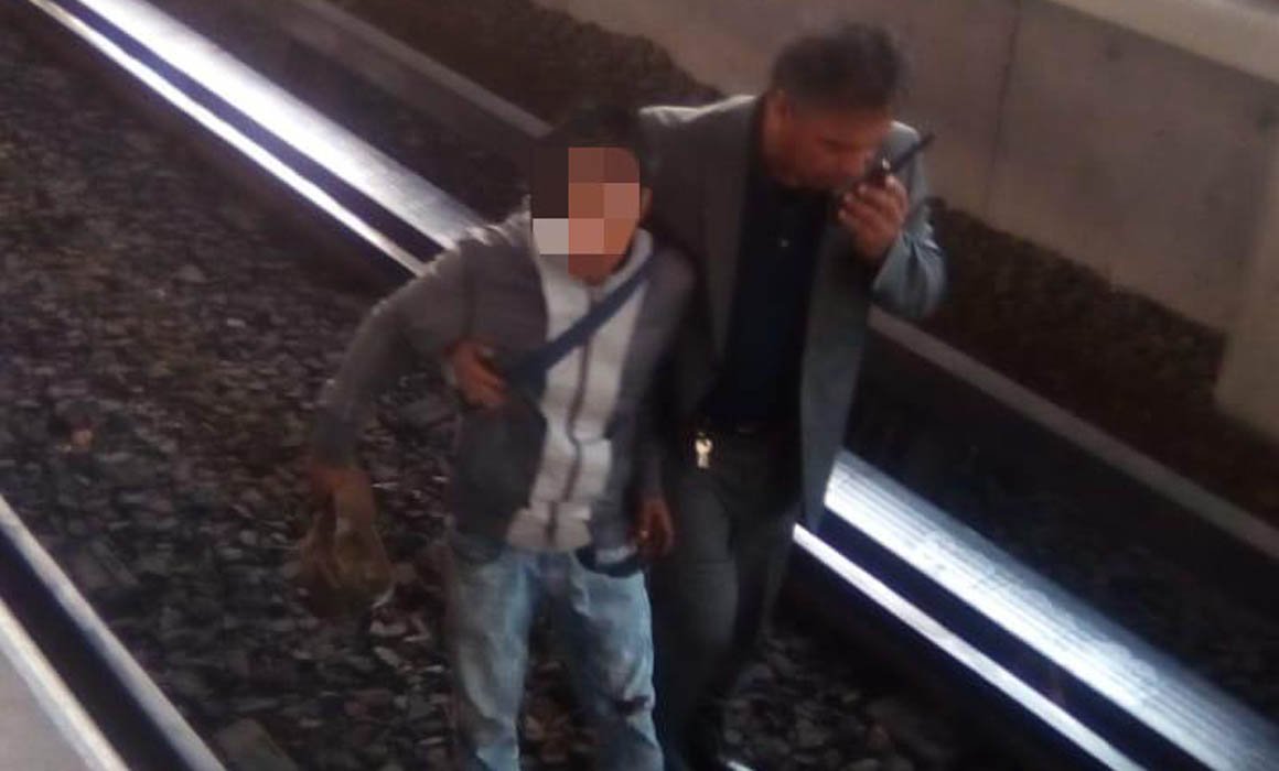 Por querer robar un celular, sujeto termina cayendo a vías del Metro