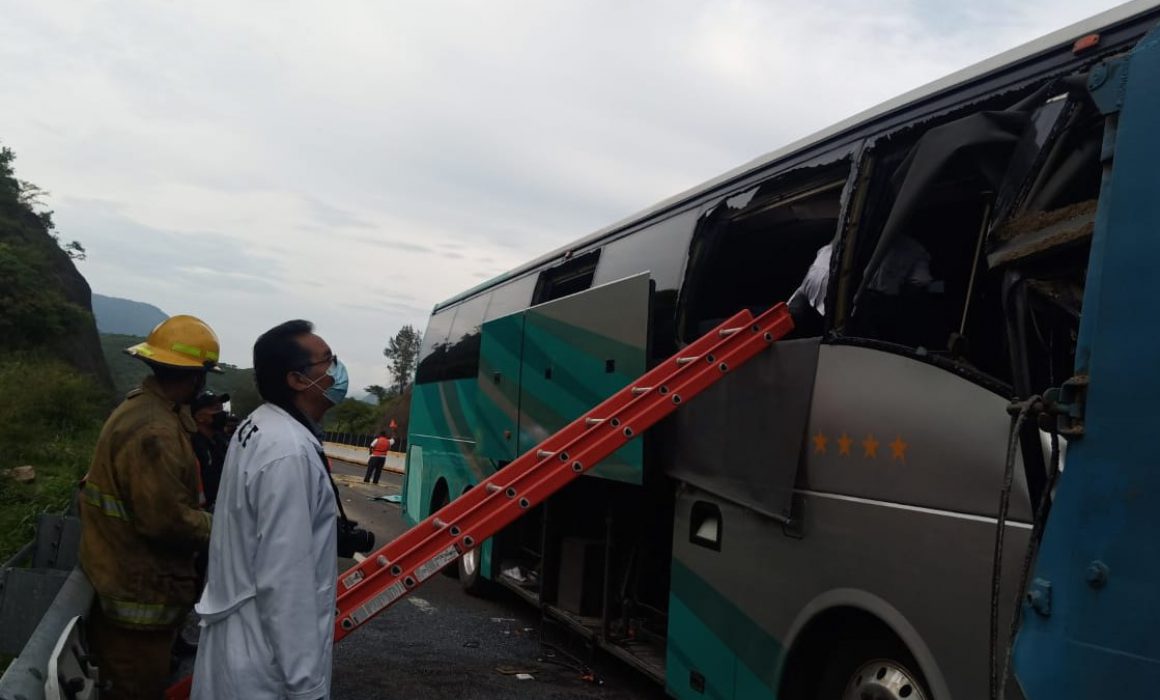 Choque De Autobús Deja Muerto Y 3 Heridos En Autopista Del Sol