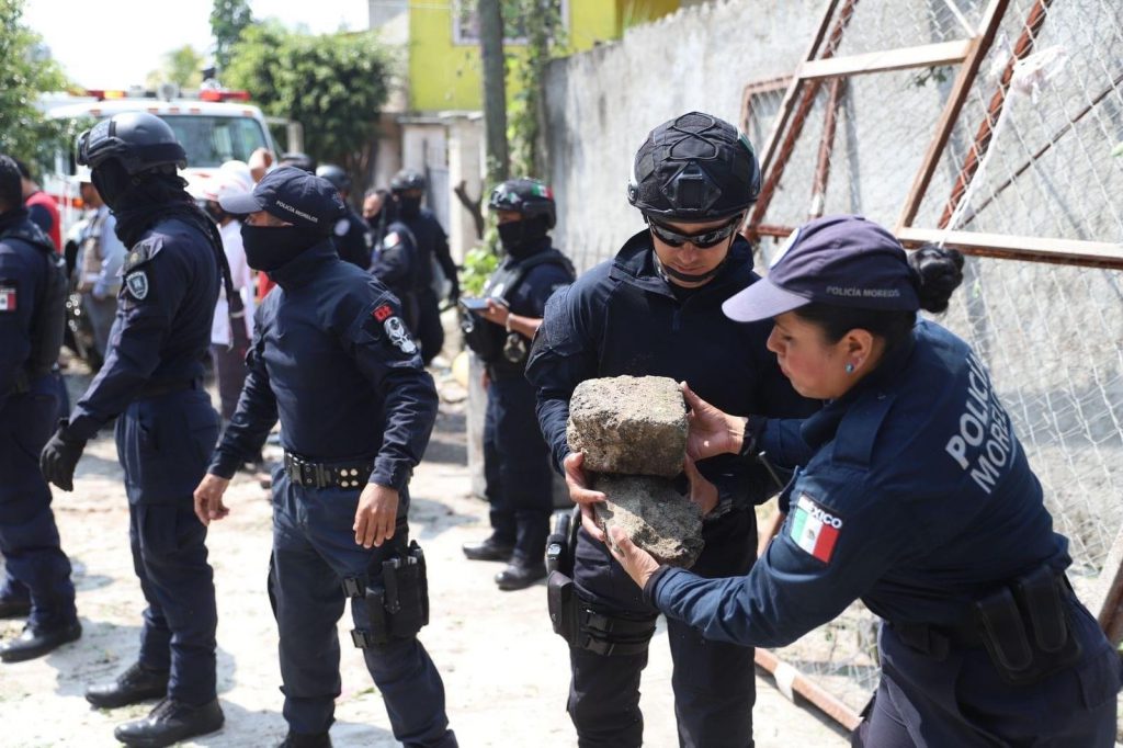 Derrumbe De Paredón En Cuernavaca Deja A Familias Atrapadas Y Heridas 8933