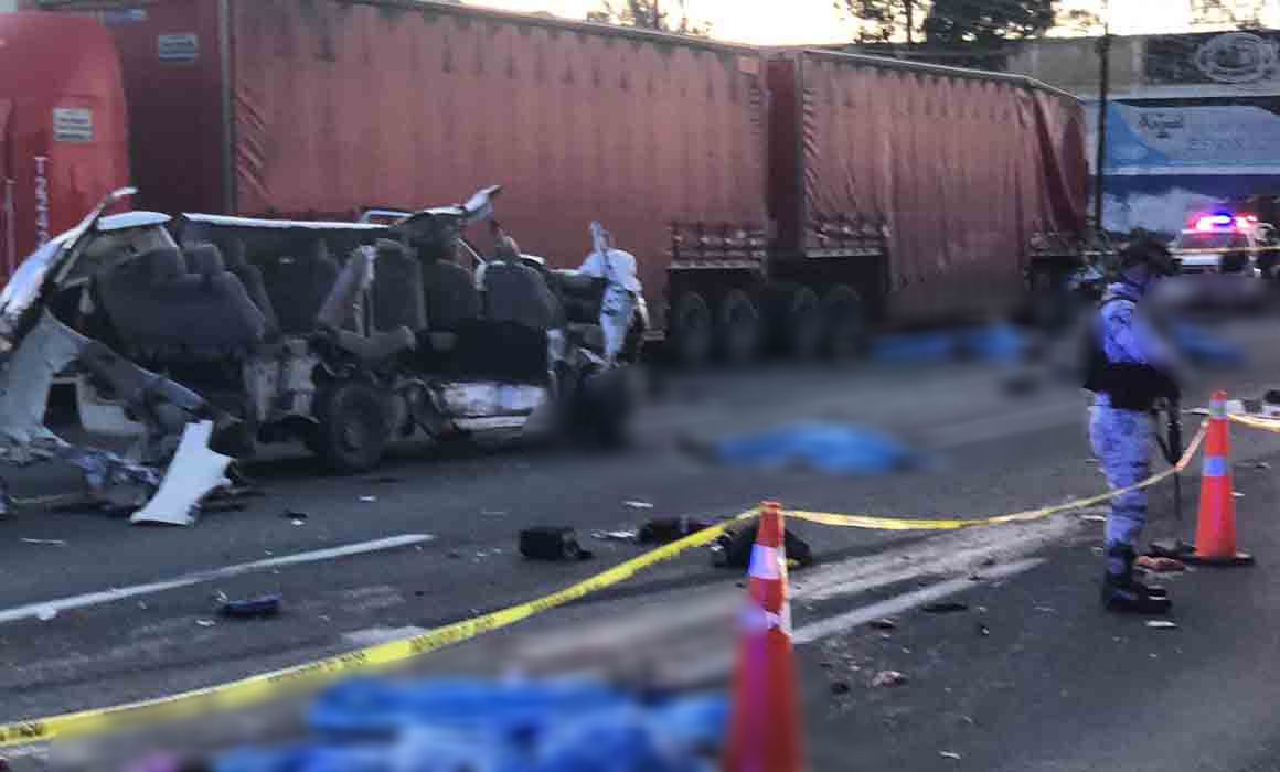 Tráiler Rebana Camioneta En Carretera León Silao Al Menos 7 Muertos 1980