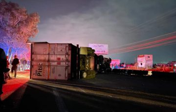 Volcadura De Tráiler Bloquea La Carretera 57 Hacia La CDMX