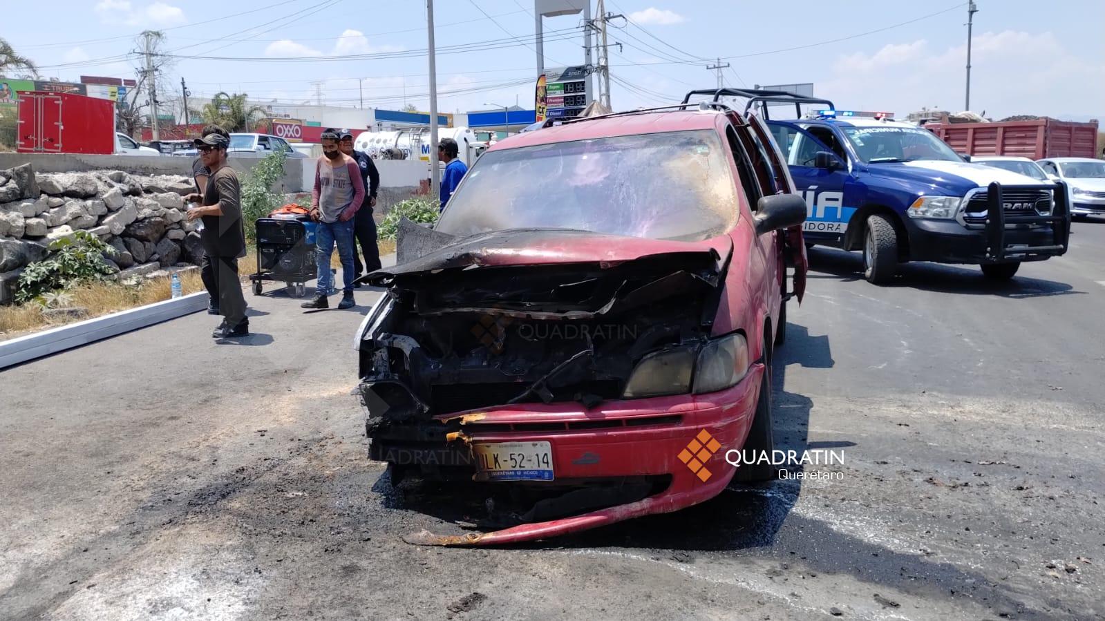 Arde camioneta en el libramiento norponiente - Quadratin Querétaro