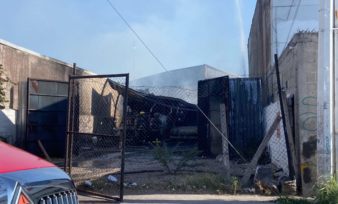 Desalojan A 350 Personas Por Incendio De Bodega En Zona Industrial