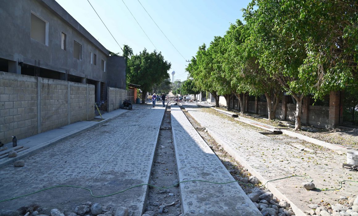 Impulsan mejoramiento de calle con mano de obra local en Arroyo Seco