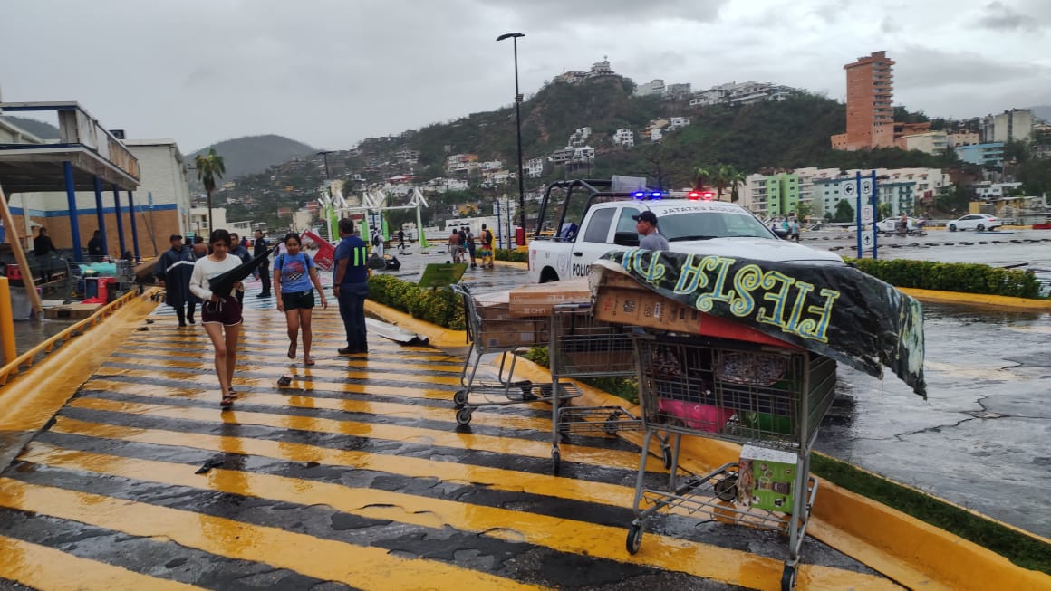 Acapulco sumido en la devastación tras el paso de huracán Otis ...