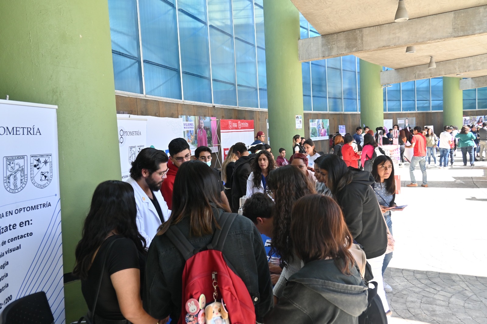 Celebran jóvenes la 3ª edición de la Feria Vocacional en el Gómez Morin ...