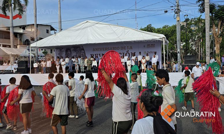 Participan más de 4 mil personas en desfile revolucionario en Acapulco