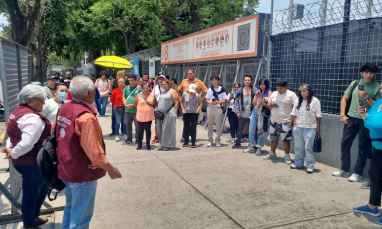 Rompen fila de ilusiones por boletos de Bad Bunny en Estadio GNP