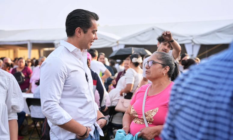 Asiste Felifer Macías al festival Madre Solo Hay Una en Huimilpan