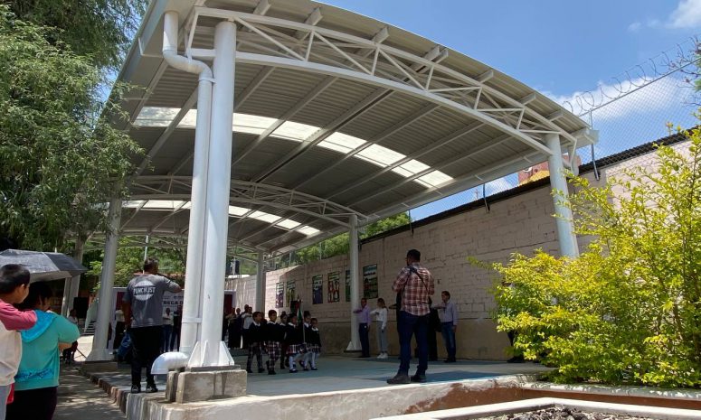 Supervisan y entregan obras educativas en Pedro Escobedo