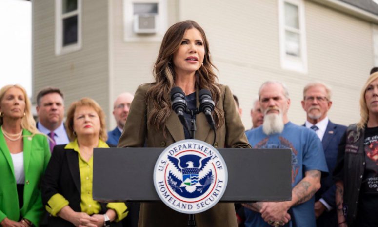 Trasladan a Kristi Noem a hospital en Washington por reacción alérgica