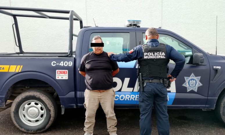 Detienen a hombre armado en Pueblito Colonial