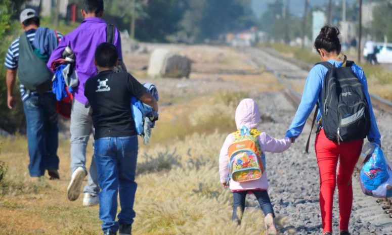 En el mundo, trastornos mentales afectan más a mujeres: académica