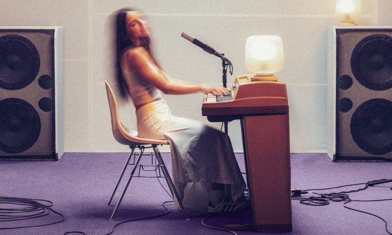 Para Debi Nova todo puede convertirse en 10 canciones