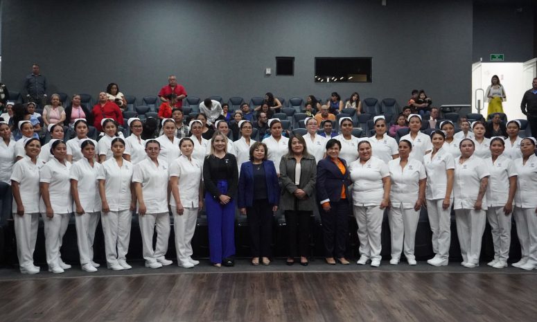 Se gradúan 29 alumnas de enfermería de la Universidad de Las Mujeres