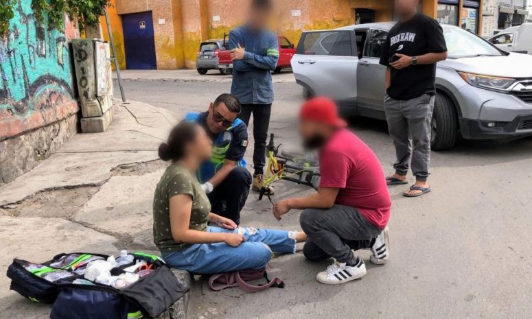 Vehículo impacta a ciclista en el Parque Industrial Benito Juárez