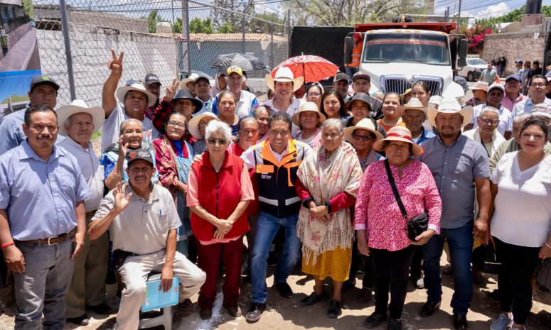 Da arranque Rodrigo Monsalvo a obras sociales en El Marqués
