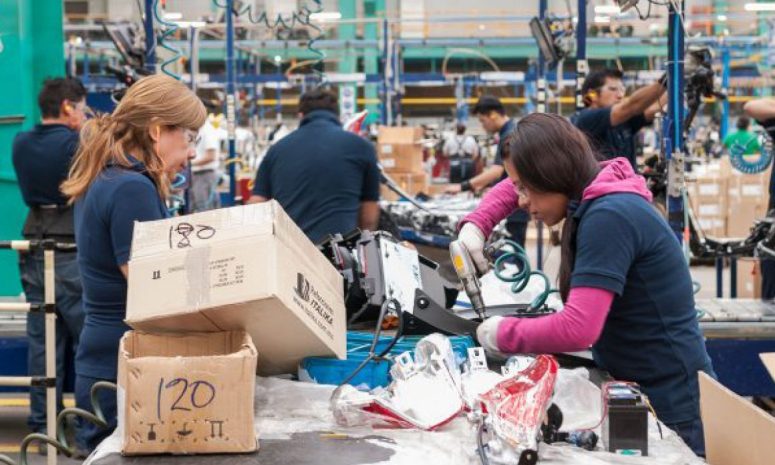 Hay más mujeres que hombres en Querétaro según Inegi