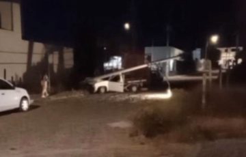 Camioneta se impacta contra poste de la CFE en San José el Alto ...