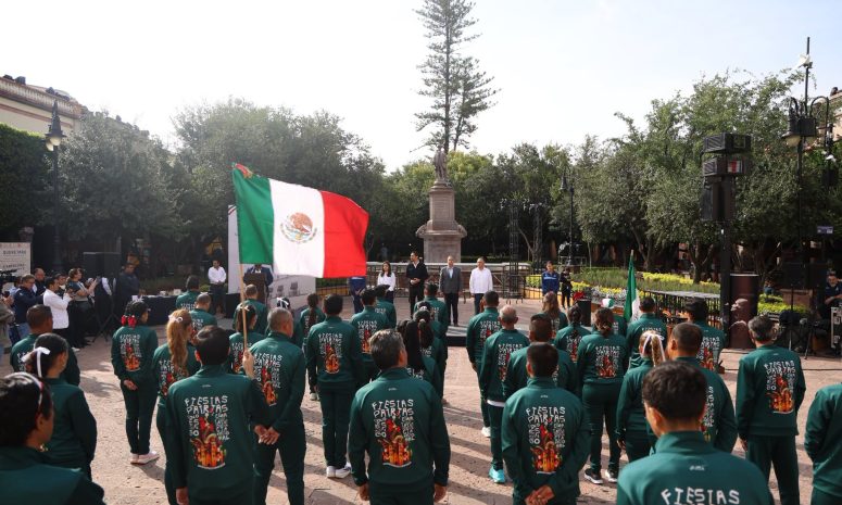 Sale Carrera de la Libertad hacia Dolores Hidalgo, Guanajuato