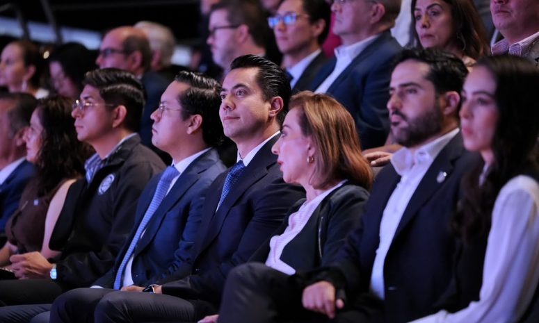 Felifer Macías a favor de la democracia en el Informe Anual de Actividades 2025 del IEEQ