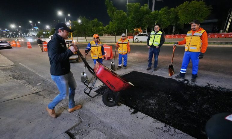 Supervisa Felifer Macías trabajos de bacheo en Querétaro