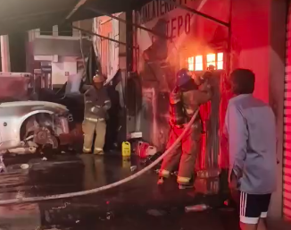 Se incendió taller de hojalatería en Pedro Escobedo