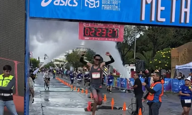 Emmanuel Reyes gana el Querétaro Maratón 2026