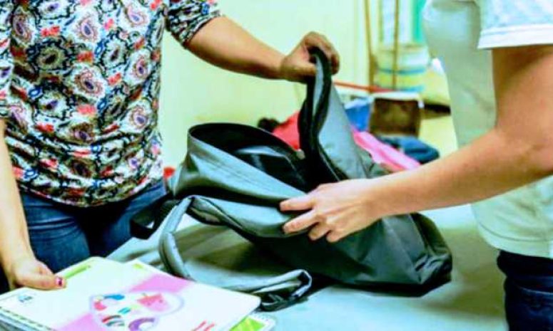 Revisión de mochilas deberá ser consensuada con padres de familia, tras incidente en secundaria
