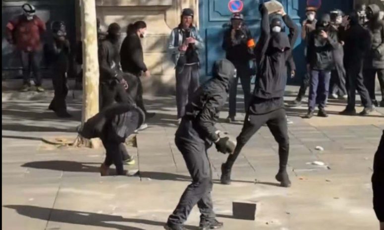 Plantea Francia suspender redes sociales para frenar disturbios 