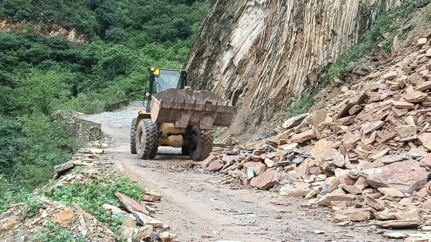 They free the road to La Redonda after a landslide