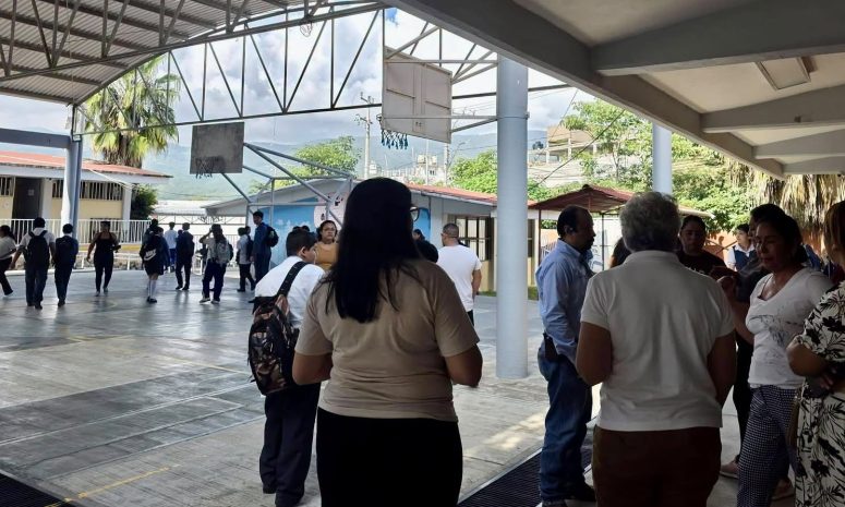 Suspenden clases en secundaria de Jalpan tras reporte de un menor con presunta arma de fuego