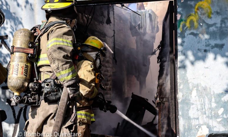 Fuego consumió basura y tiliches en Santa Catarina