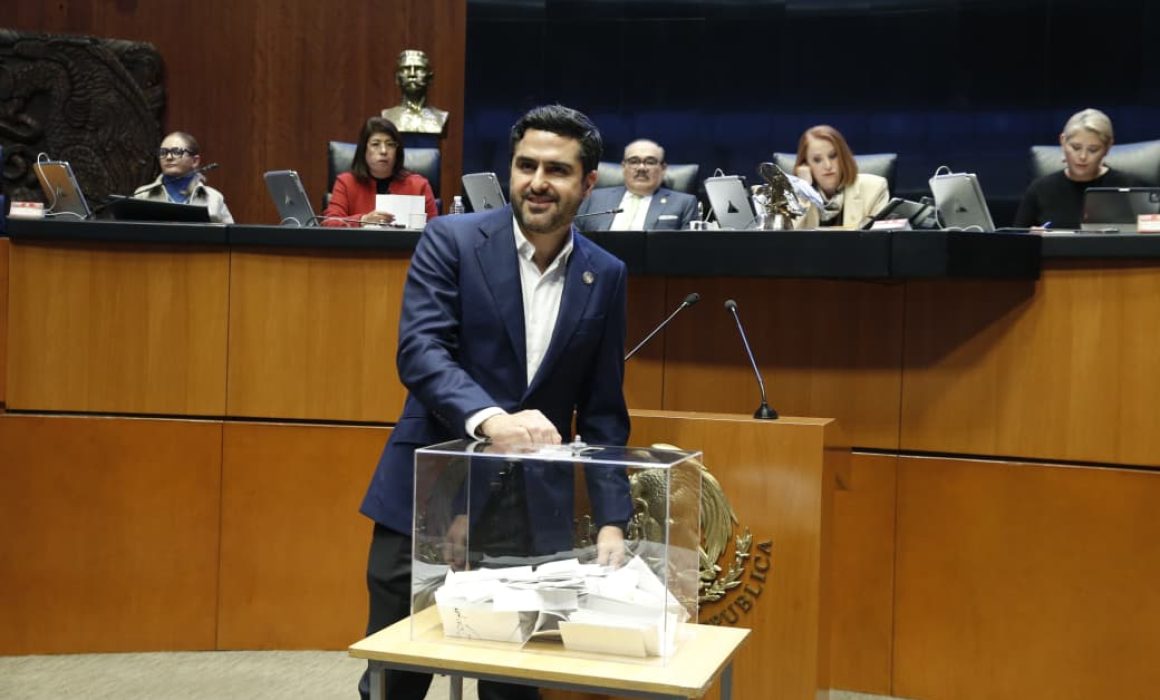 Dorantes warns of risk of censorship due to Animemes Law