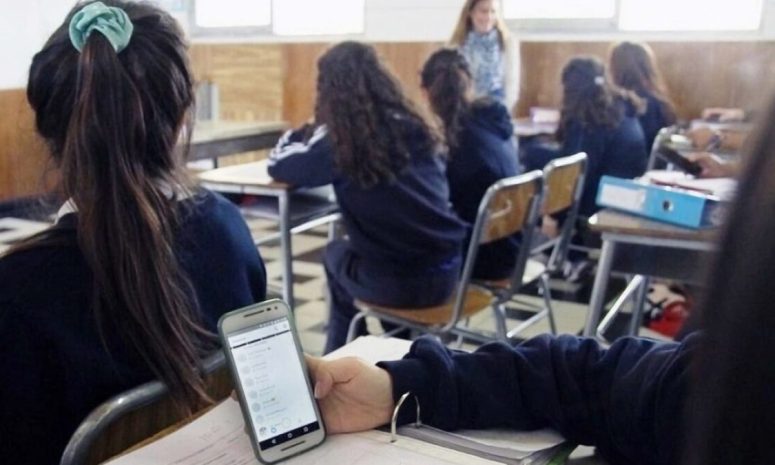 Afinan protocolo para aplicar restricción de celulares